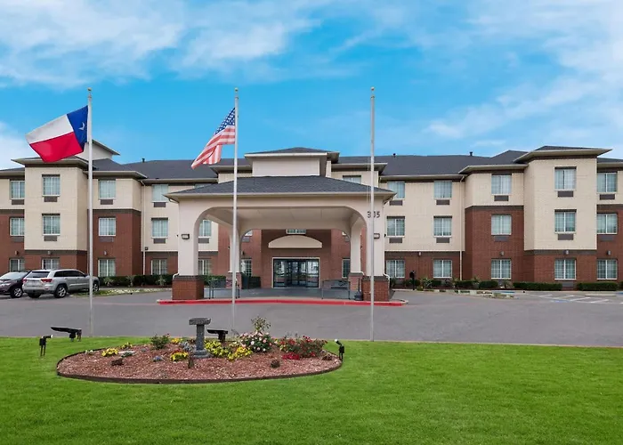 Best Western Plus Lake Dallas Inn & Suites