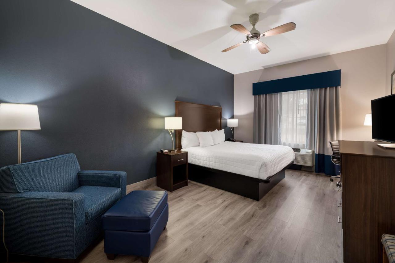 Western Dallas Inn&suites