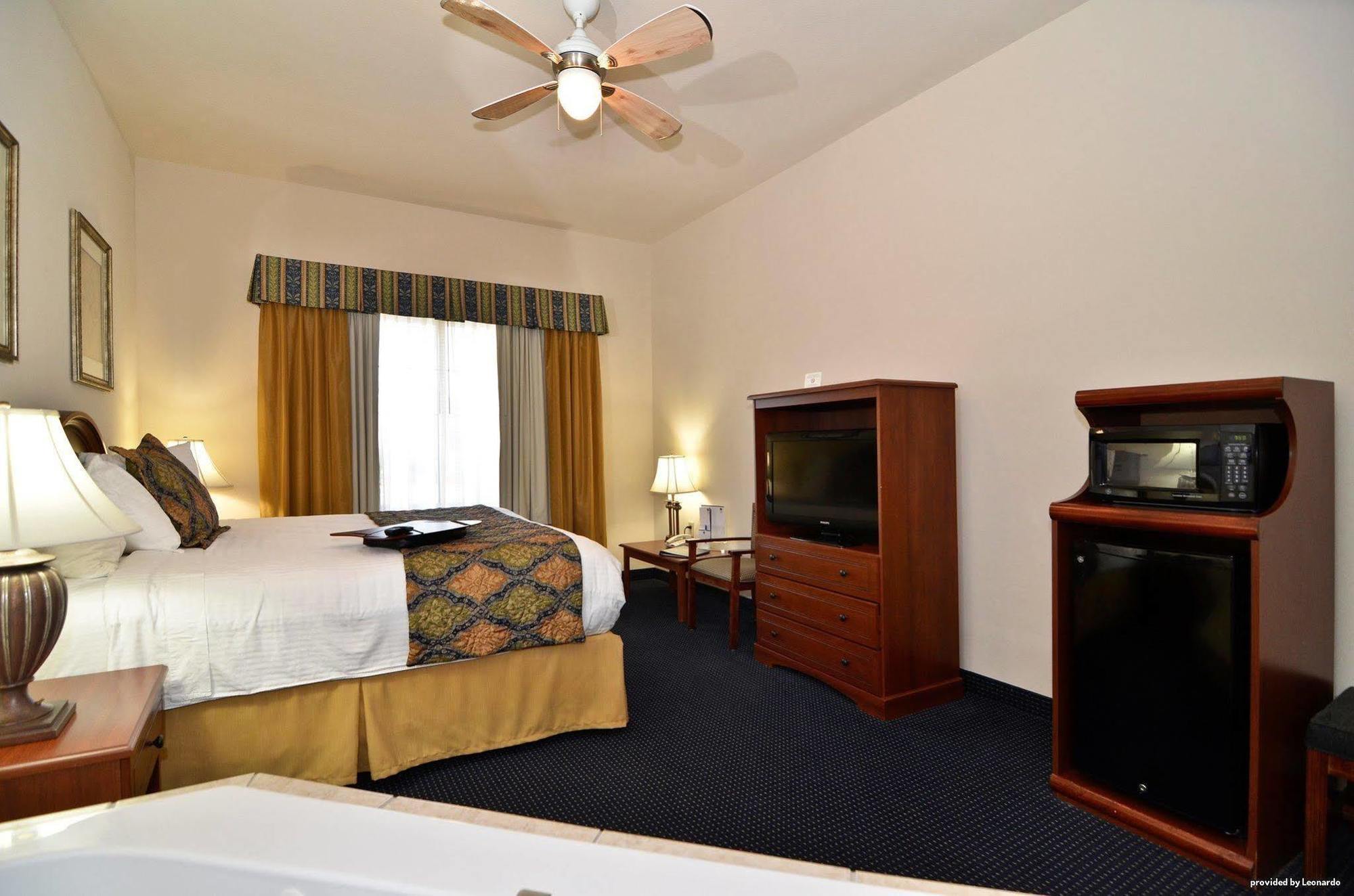 Western Dallas Inn&suites Hotel 3*