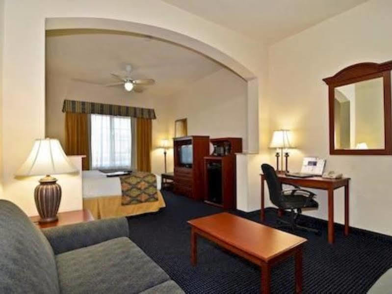Western Dallas Inn&suites 3*
