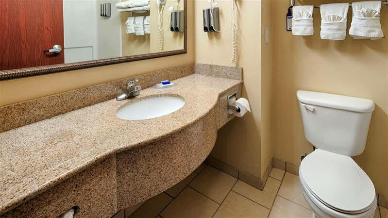 Western Dallas Inn&suites 3*