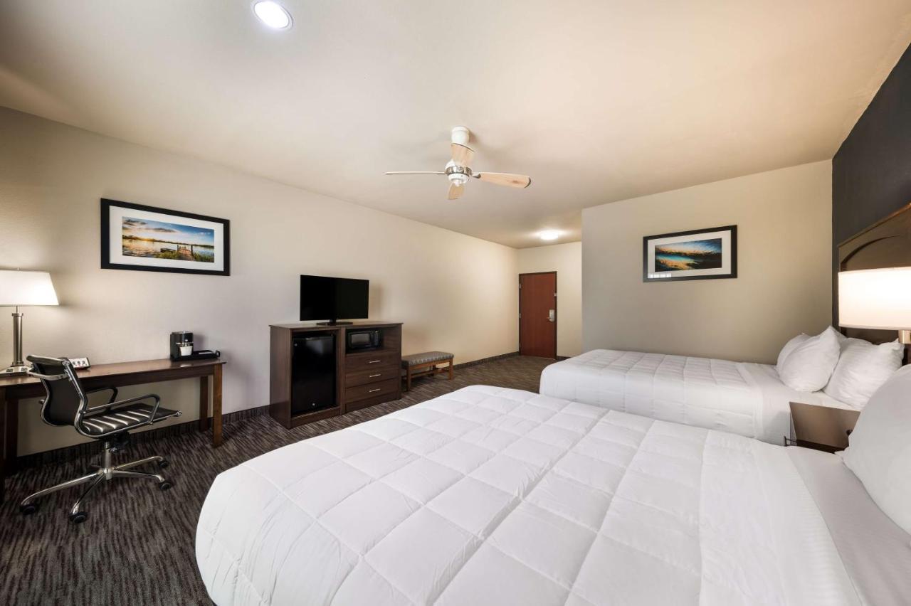 Western Dallas & 3*