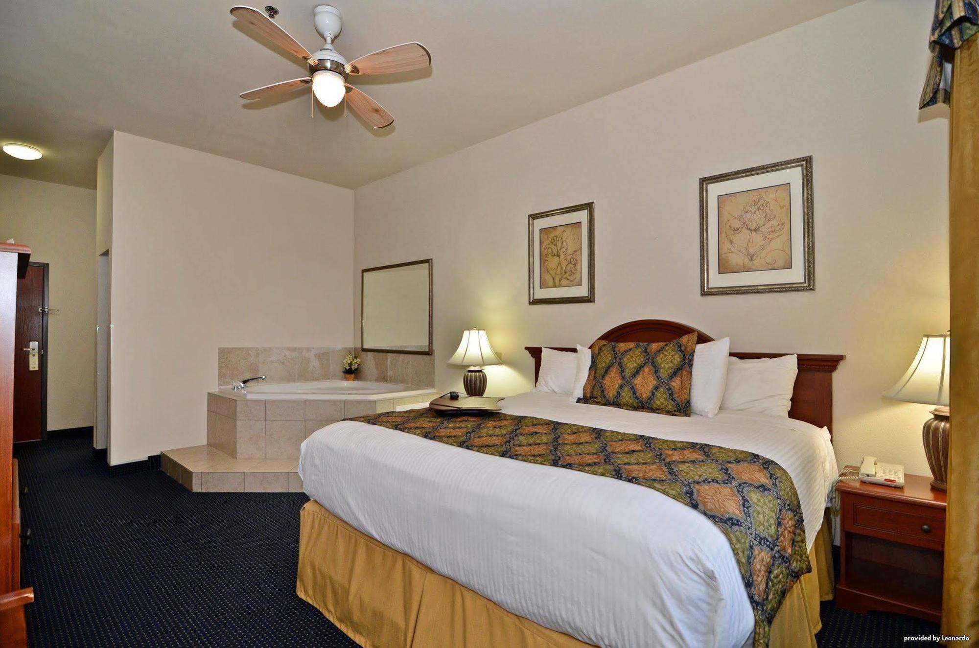 Western Dallas & Lake Dallas